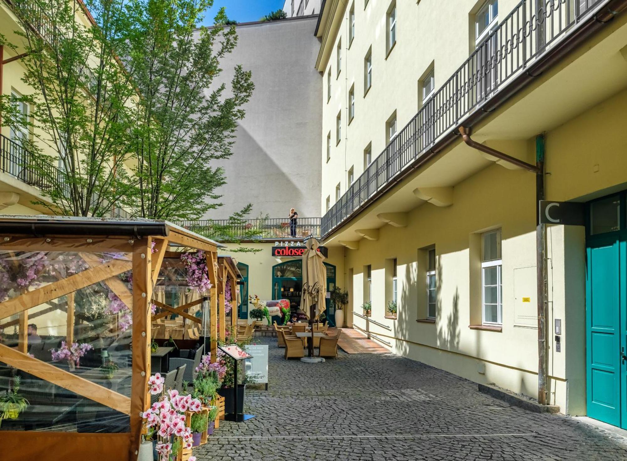 Vn48 Suites By Adrez Prague Luaran gambar